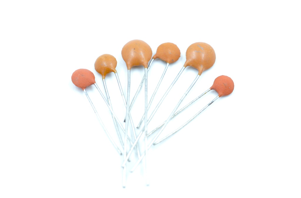 Condensador Cerámico 620pF 50V